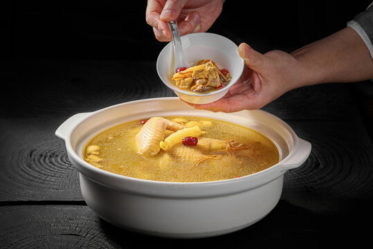 砂锅土鸡汤