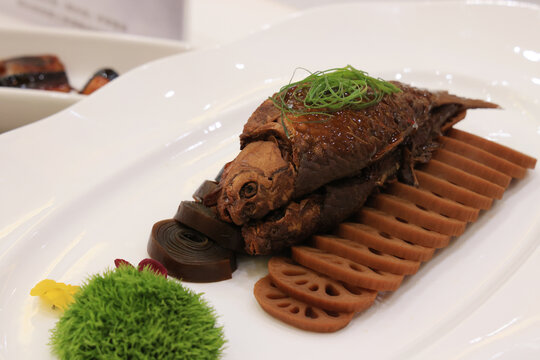 酥鲫鱼