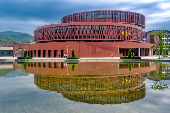 华中师范大学珠海附中圆形图书馆大楼