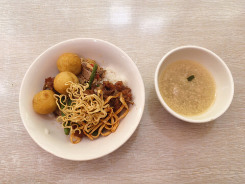 美味餐食大碗饭