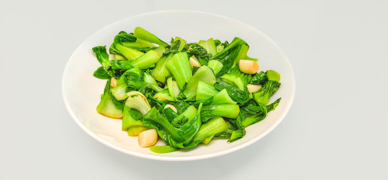 盘子里的炒青菜