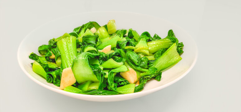 盘子里的炒青菜