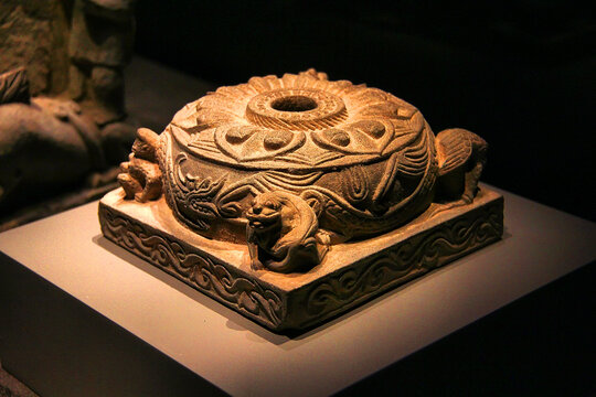 精美古代雕刻石制器物
