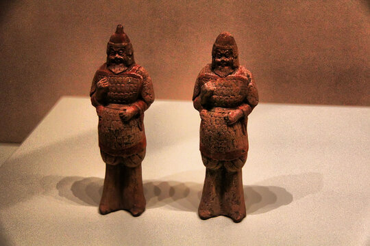 古代陶制铠甲武士俑
