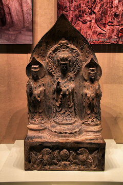 精美古代三尊佛像雕塑