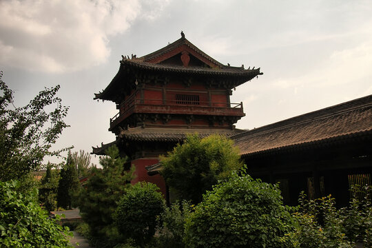 中式古建阁楼与绿植景致
