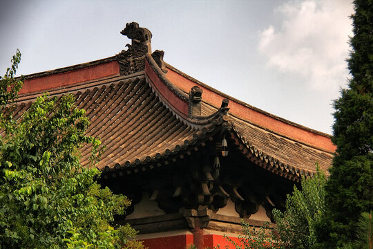中式古建筑屋檐一角