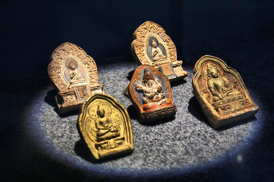 精美古代佛教题材佛牌