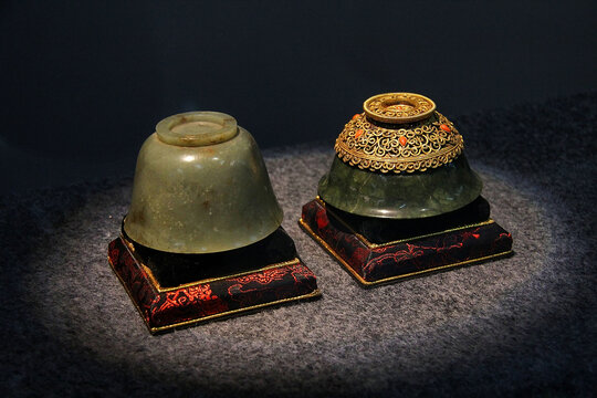 精美古玉器与镶金玉器展示