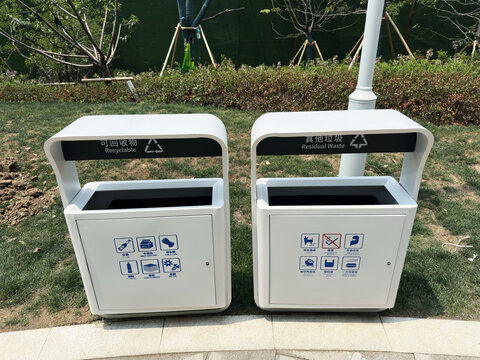 户外分类垃圾桶