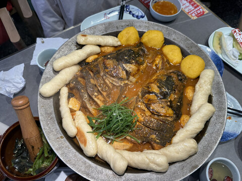 美味特色鱼头炖锅美食