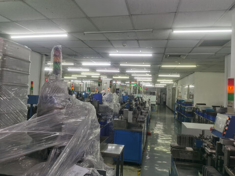 现代化工厂自动化生产车间