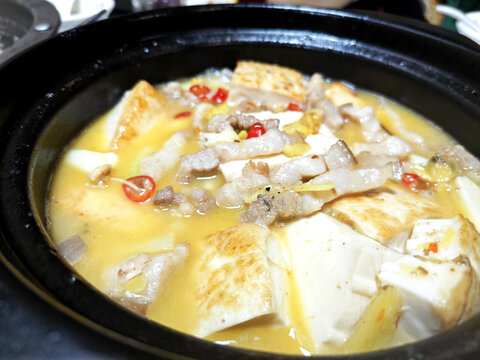 砂锅豆腐炖五花肉