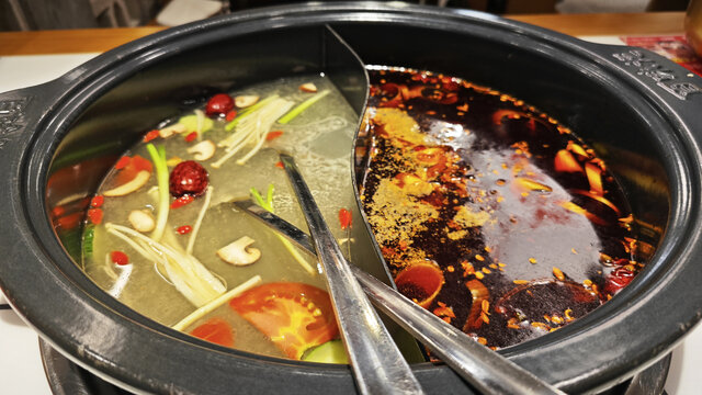 鸳鸯火锅双味诱人