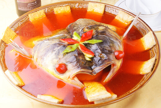 美味剁椒鱼头豆腐汤