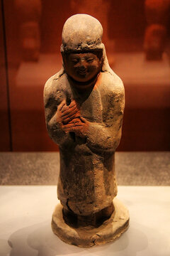 古代双手交叠陶俑