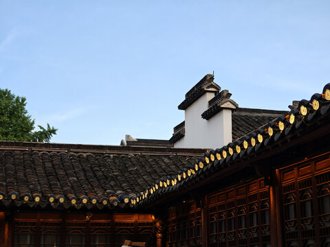 中式古建筑屋檐一角