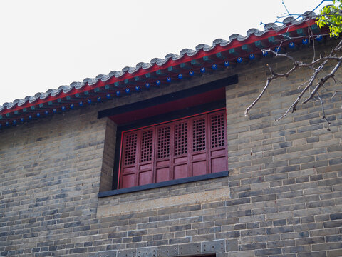 中式古建筑的古朴窗户
