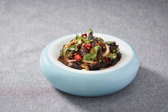 美味凉拌乌鸡爪