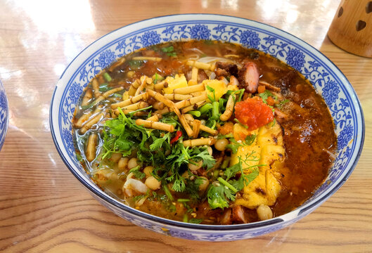 西双版纳傣味火烧肉米线