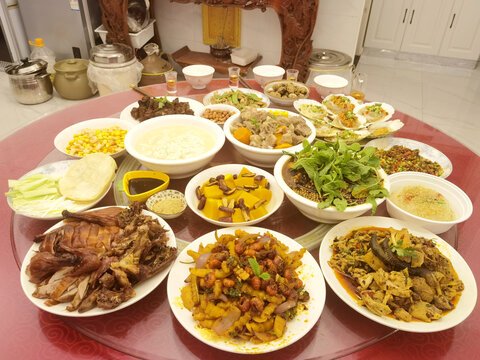 一桌饭菜