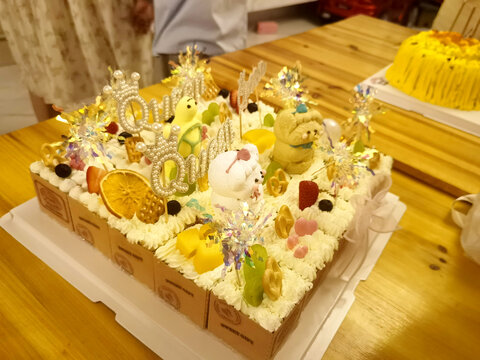 盒子生日蛋糕