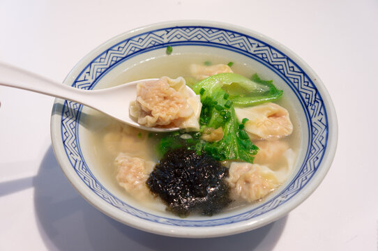 一碗广式鲜虾云吞