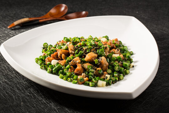 豆角炒鸡丁粤菜