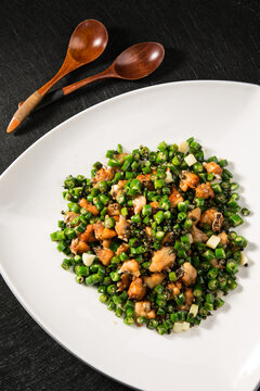 豆角炒鸡丁粤菜