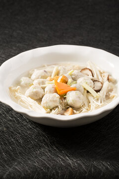 美味菌菇肉丸汤粤菜
