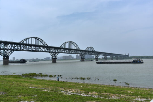 跨江大桥
