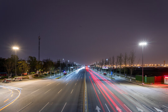 城市夜间公路车流光影景观