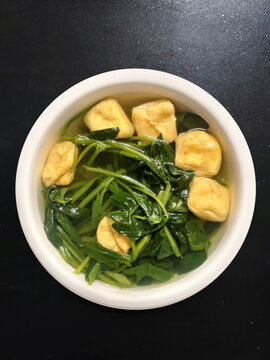 油豆腐煮菠菜