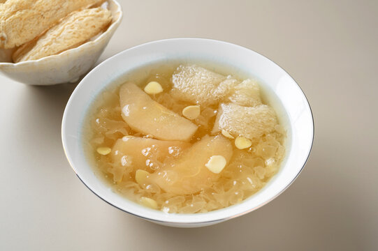 燕窝雪梨银耳羹