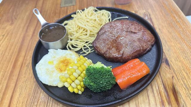 美味牛排套餐美食拼盘