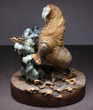 大连自然博物馆海象玉石雕刻艺术品
