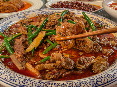 色香味俱全的红烧牛肉菜肴