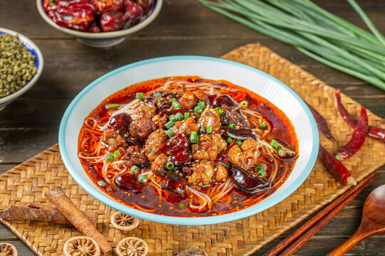 麻辣鸡肉米线