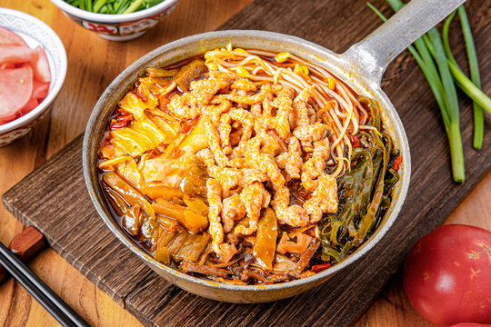 酸菜火锅小锅泡椒米线