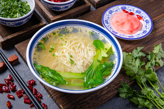 鲜香青菜面条美食特写