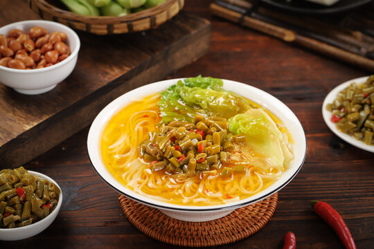酸豇豆拌面