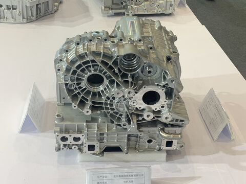 精密汽车发动机金属部件展示