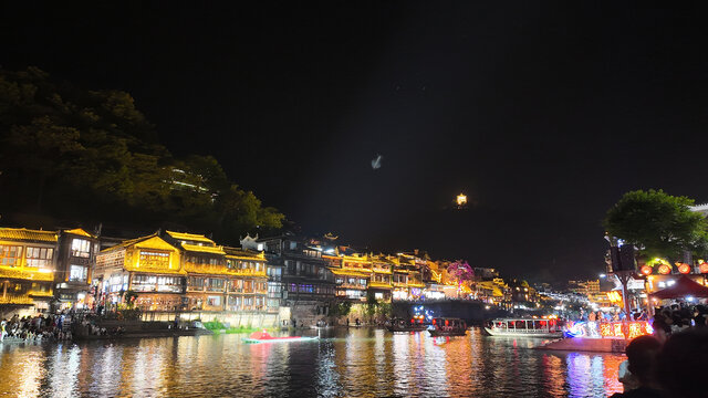 凤凰古城璀璨夜景