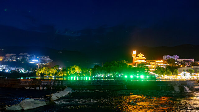 河畔璀璨夜景古建筑风光