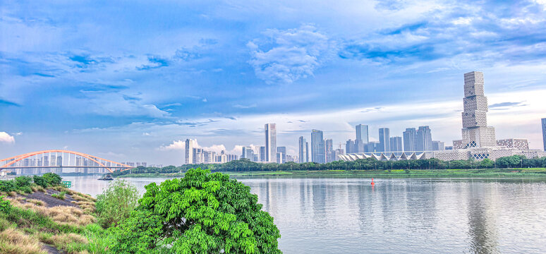 佛山夏日雨后的傍晚天空