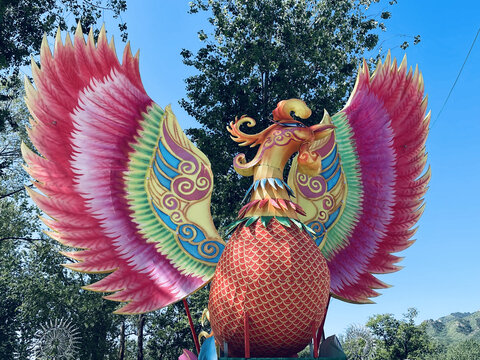 绚丽凤凰造型大型艺术装置