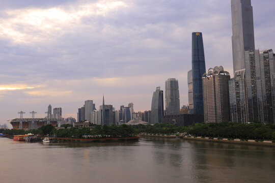 珠江边都市高楼景观