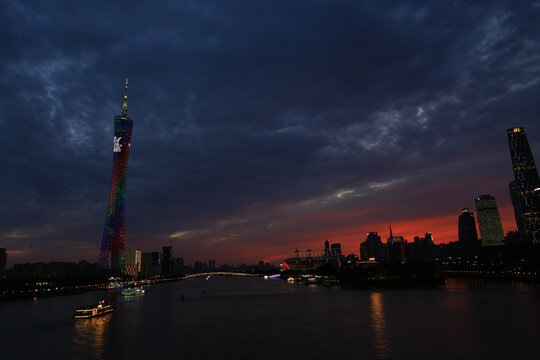 广州塔下的绚丽黄昏夜景