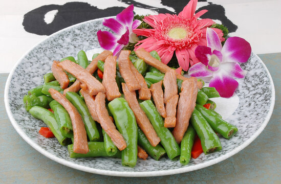 豆角炒肉丝精致摆盘