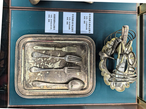 近代中东铁路餐具
